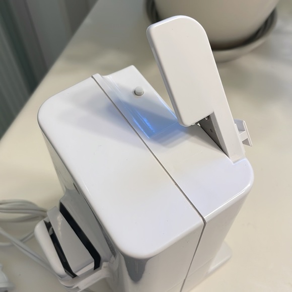 Oster Kitchen Oster Adjustable Height Can Opener Knife Sharpener